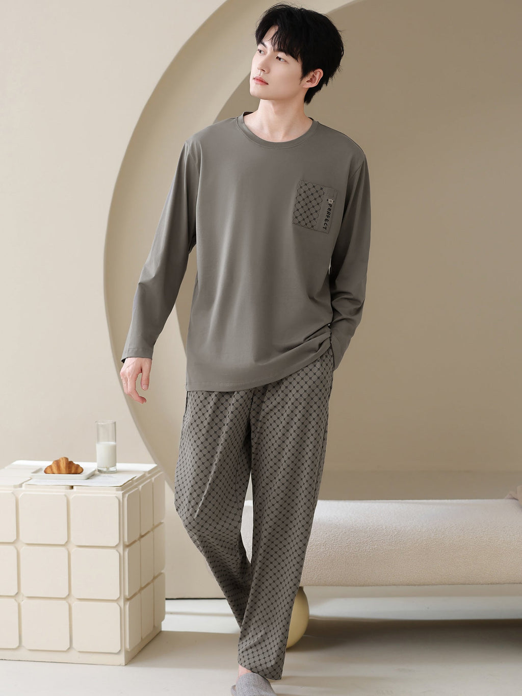 Men in pajamas can wear home clothes outside eprolo