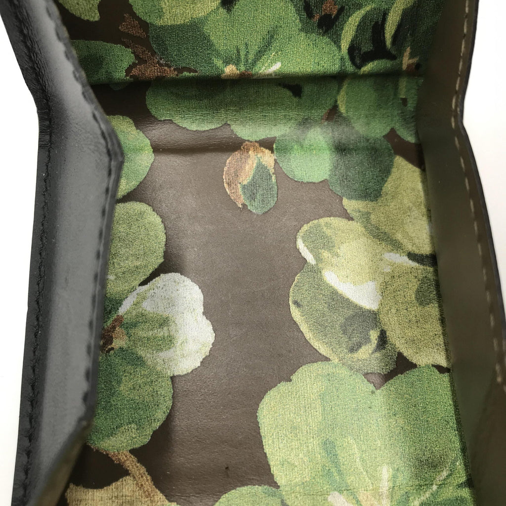 Gucci Compact Leather Wallet With Sleek Design Gucci