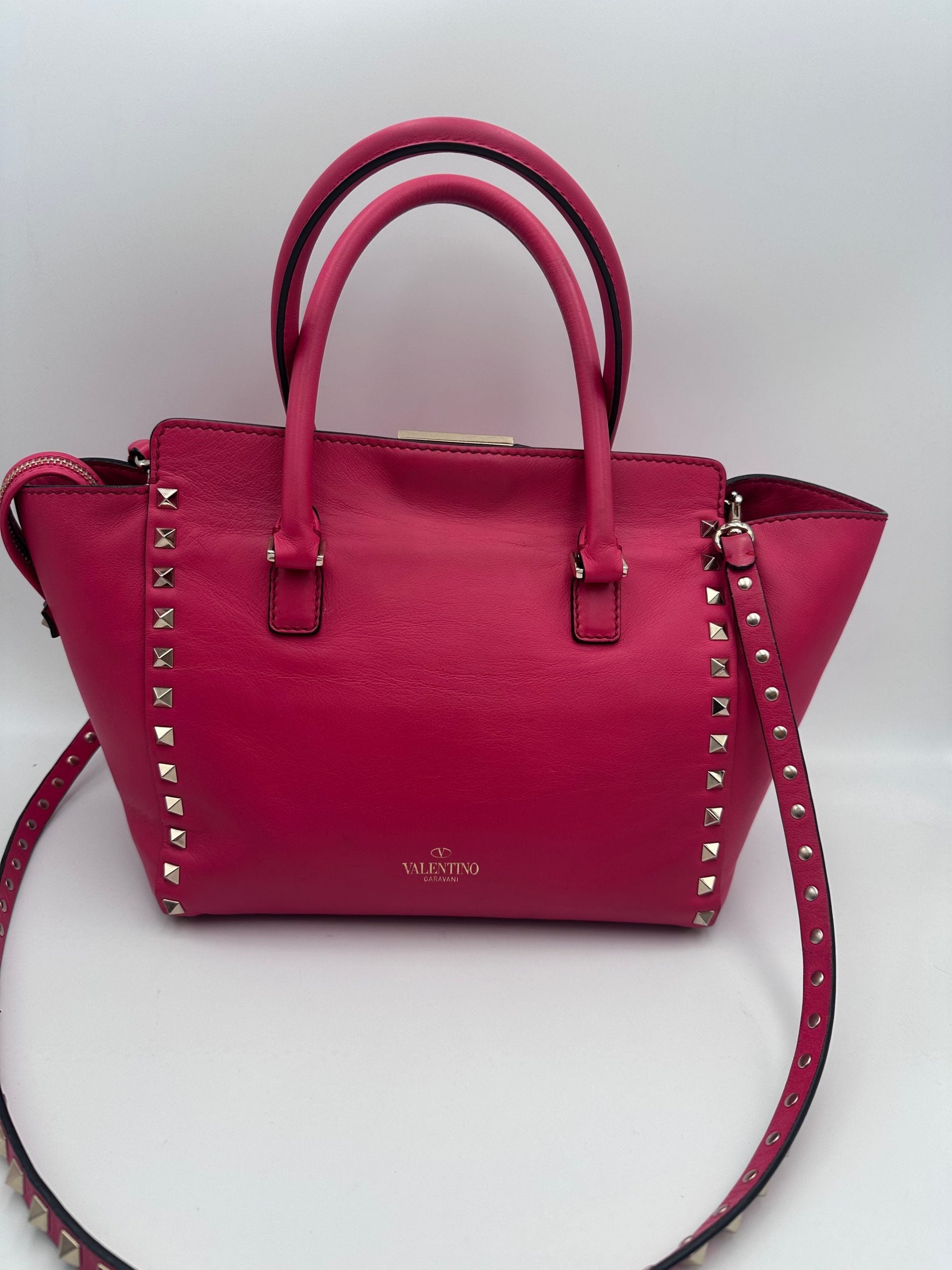 Valentino Garavani VALENTINO GARAVANI Rockstud Medium Pink Handbag Valentino Garavani