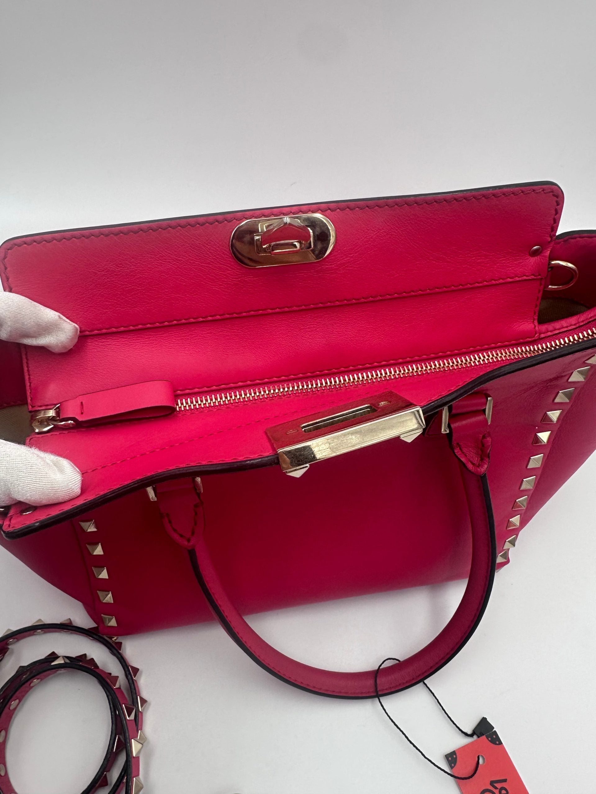 Valentino Garavani VALENTINO GARAVANI Rockstud Medium Pink Handbag Valentino Garavani