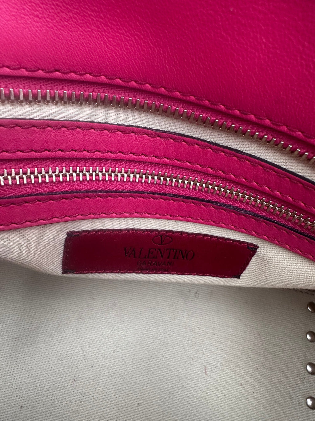 Valentino Garavani VALENTINO GARAVANI Rockstud Medium Pink Handbag Valentino Garavani