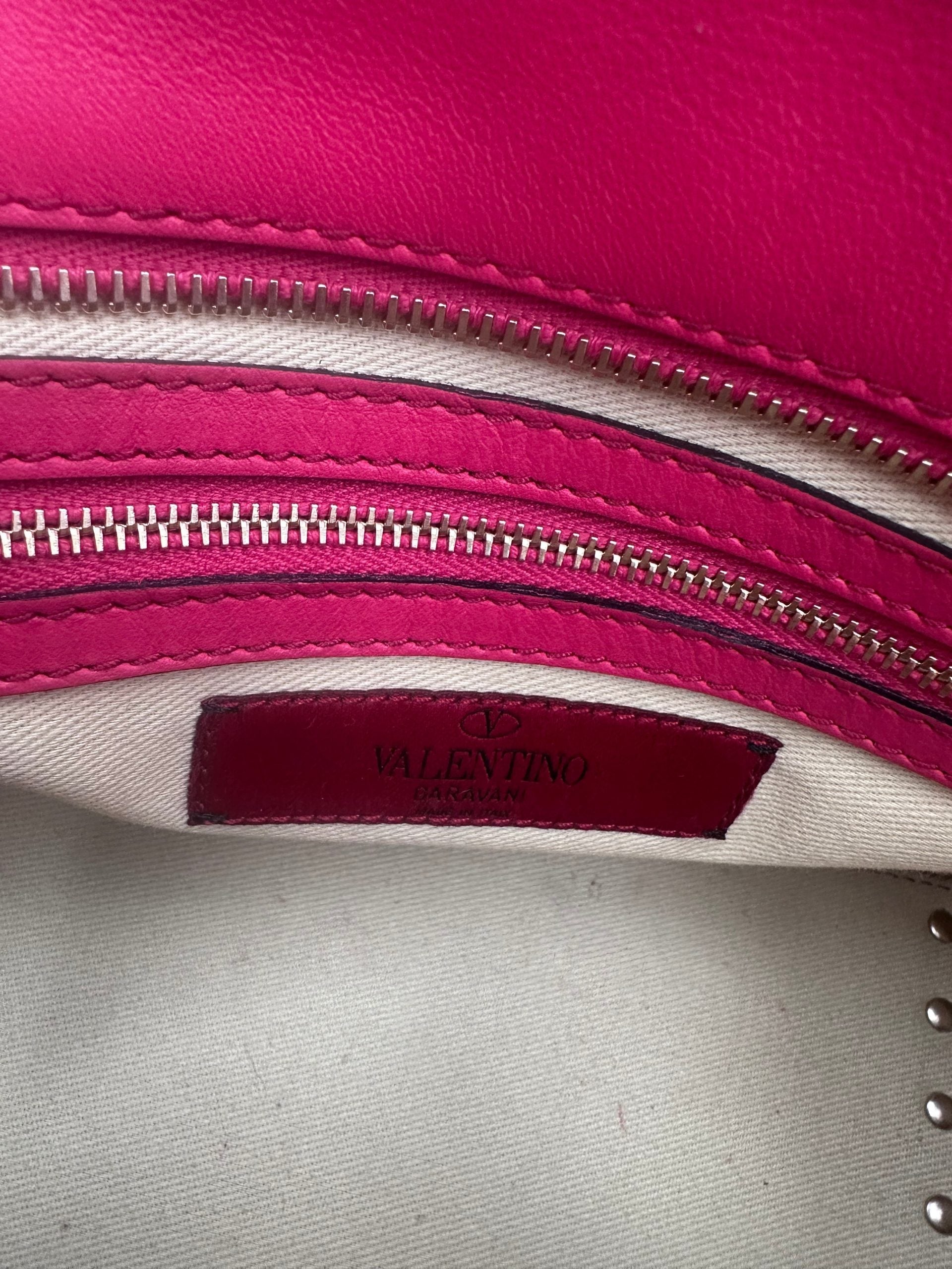Valentino Garavani VALENTINO GARAVANI Rockstud Medium Pink Handbag Valentino Garavani