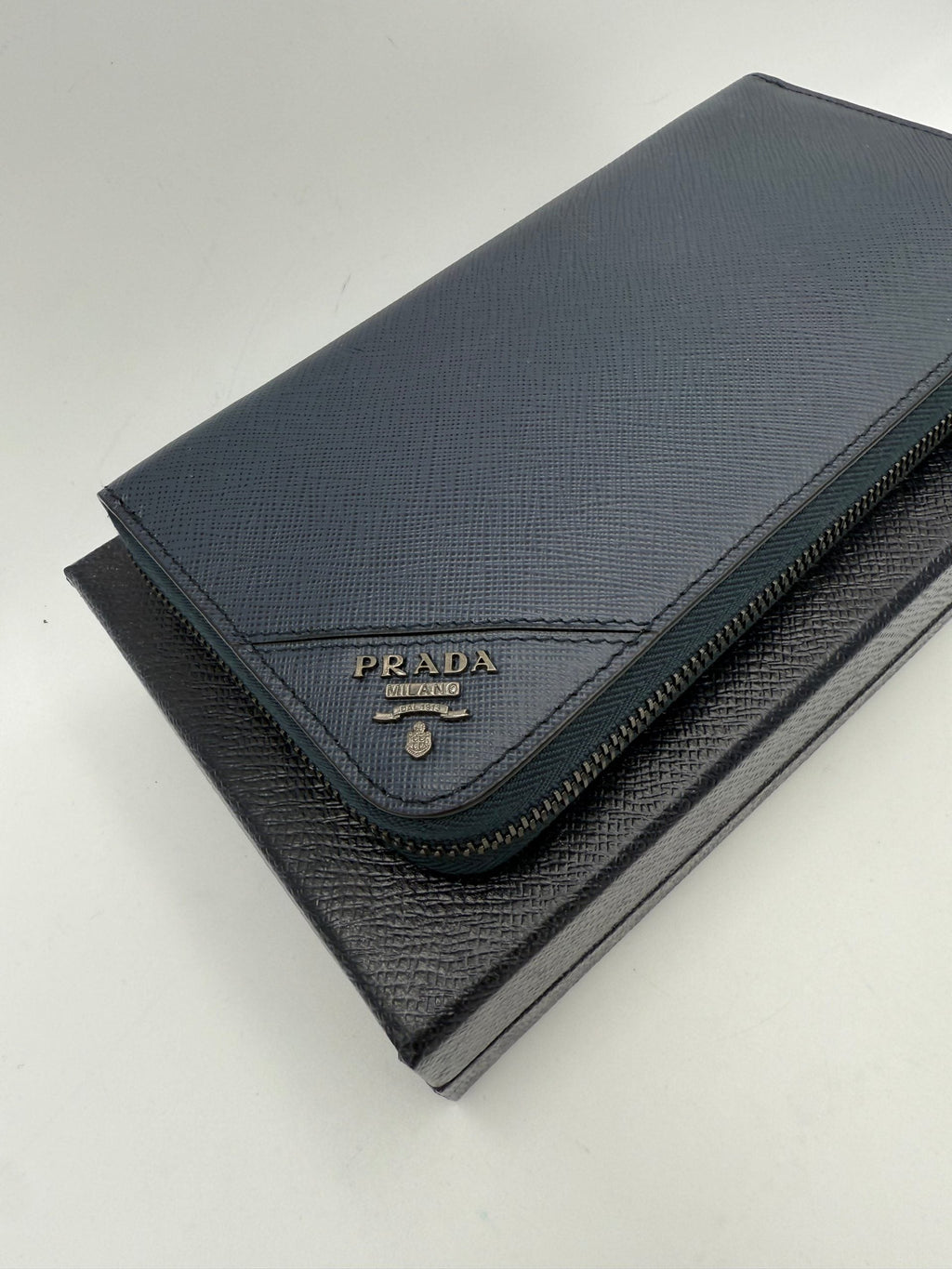 Prada PRADA Zip in Blue Saffiano Wallet Prada