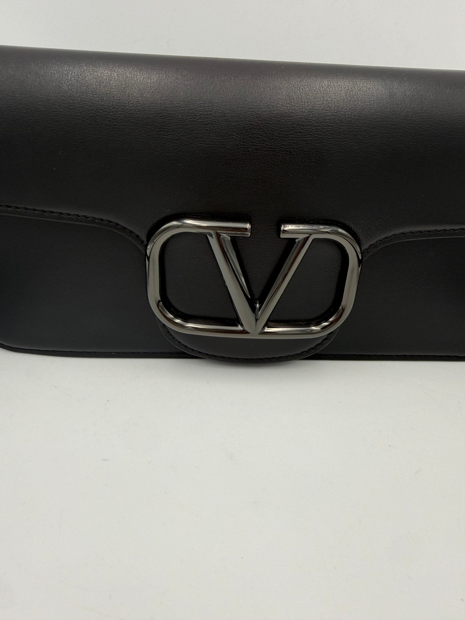 Valentino Garavani VALENTINO GARAVANI VLOGO Black Handbag Valentino Garavani