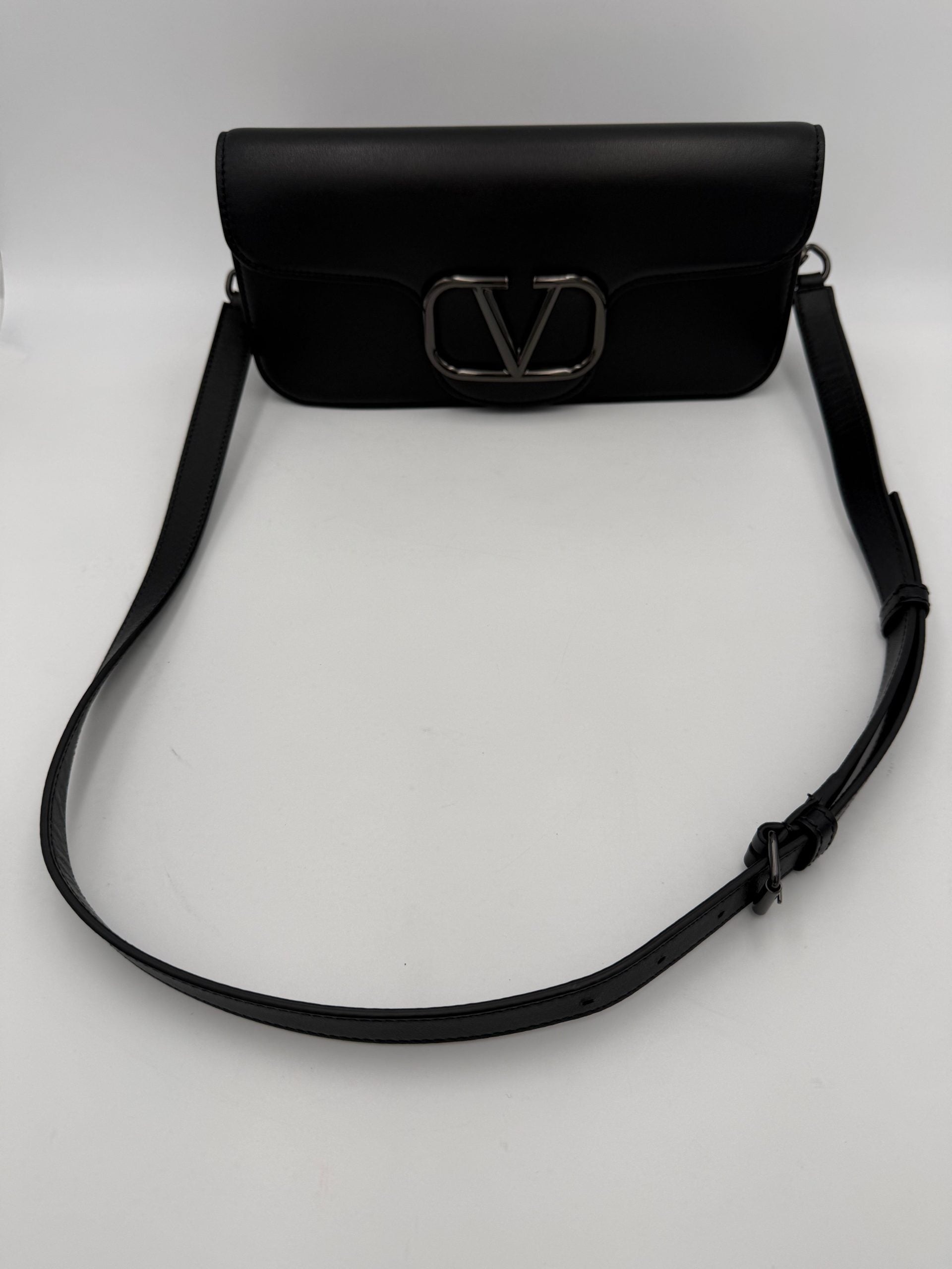 Valentino Garavani VALENTINO GARAVANI VLOGO Black Handbag Valentino Garavani