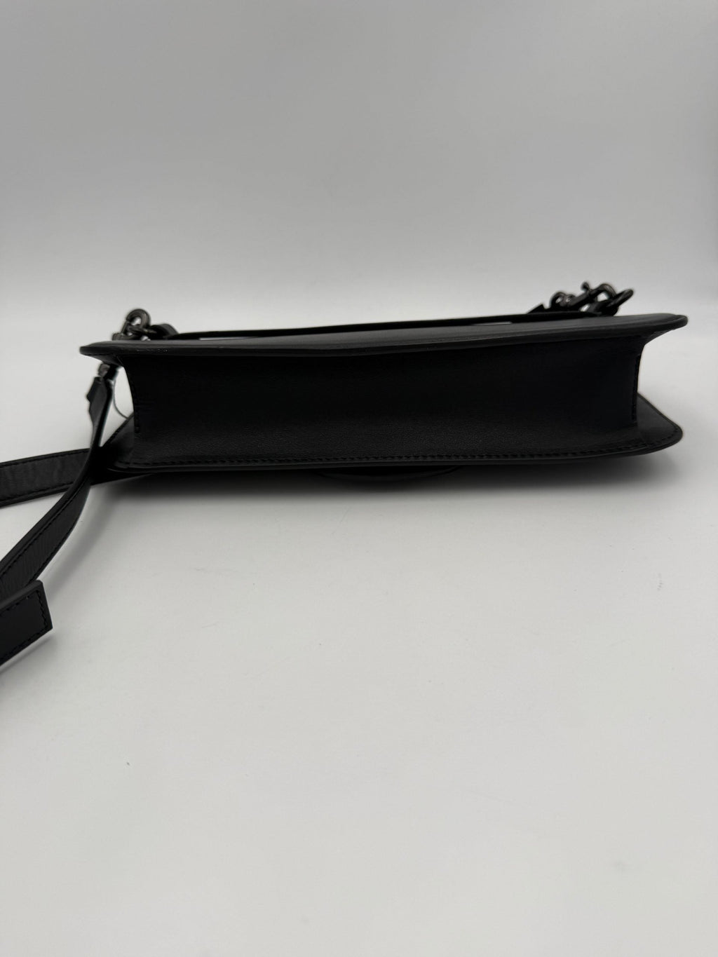 Valentino Garavani VALENTINO GARAVANI VLOGO Black Handbag Valentino Garavani