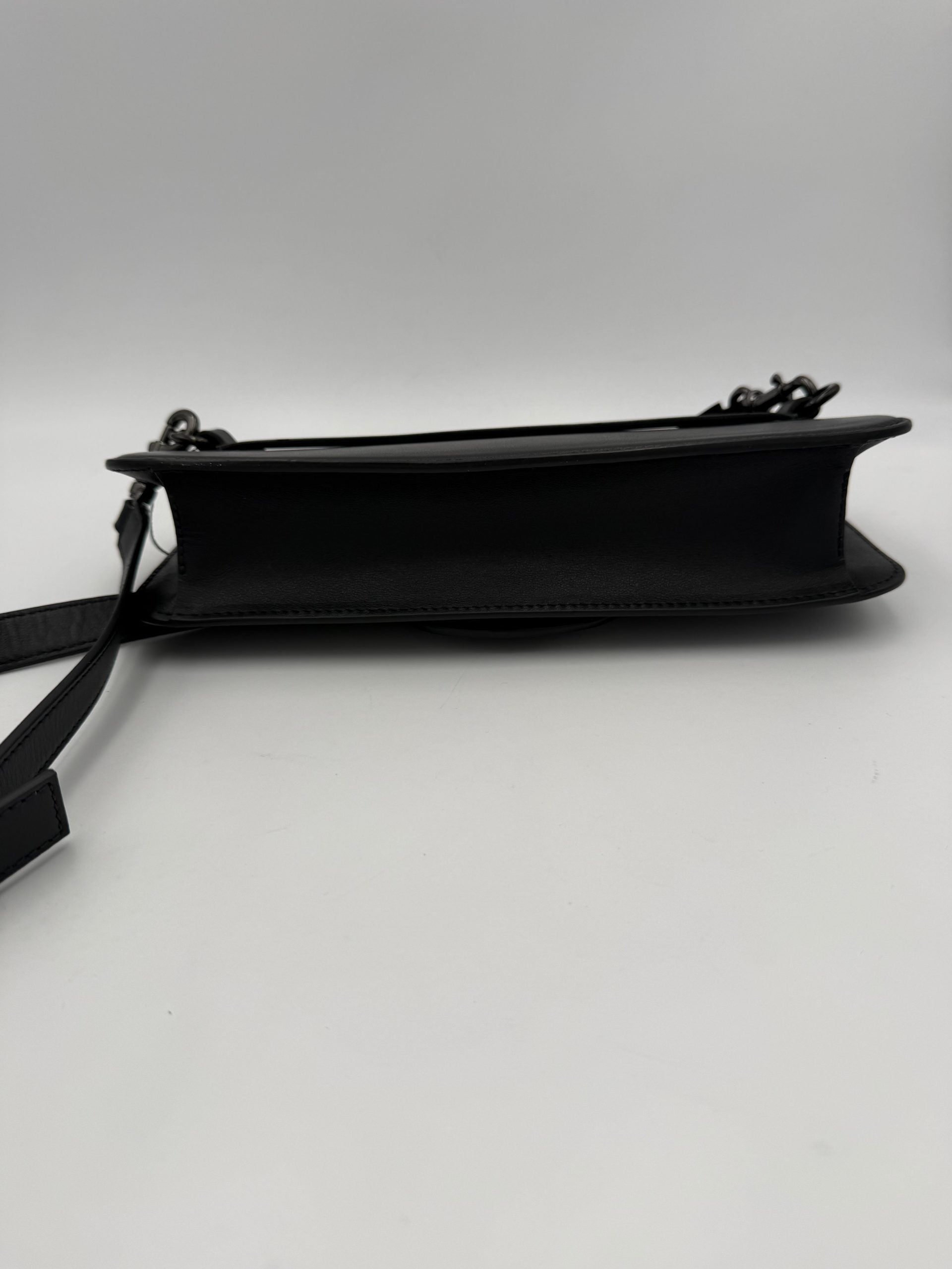 Valentino Garavani VALENTINO GARAVANI VLOGO Black Handbag Valentino Garavani