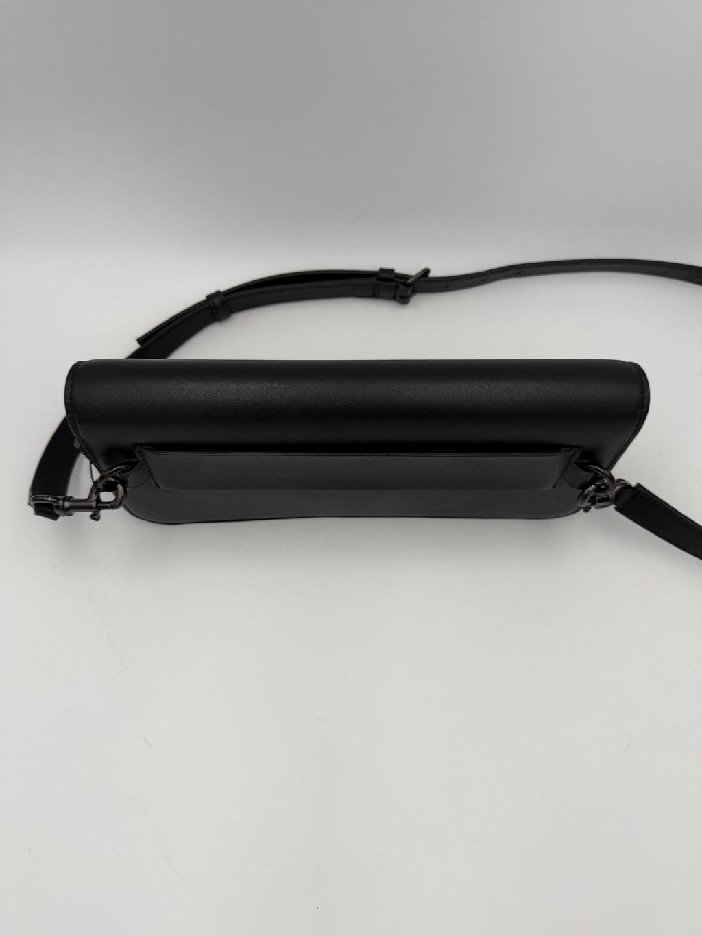 Valentino Garavani VALENTINO GARAVANI VLOGO Black Handbag Valentino Garavani