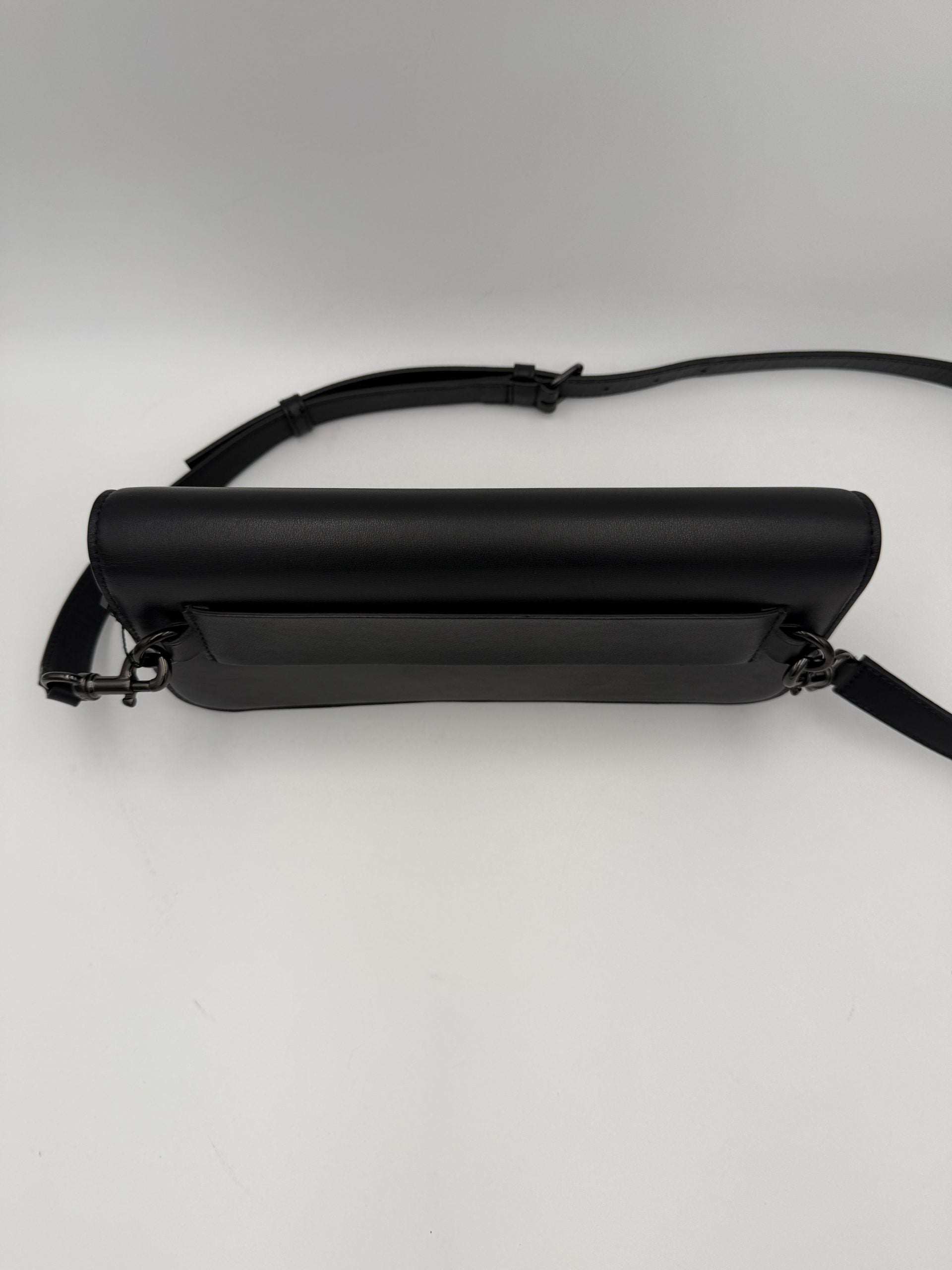 Valentino Garavani VALENTINO GARAVANI VLOGO Black Handbag Valentino Garavani