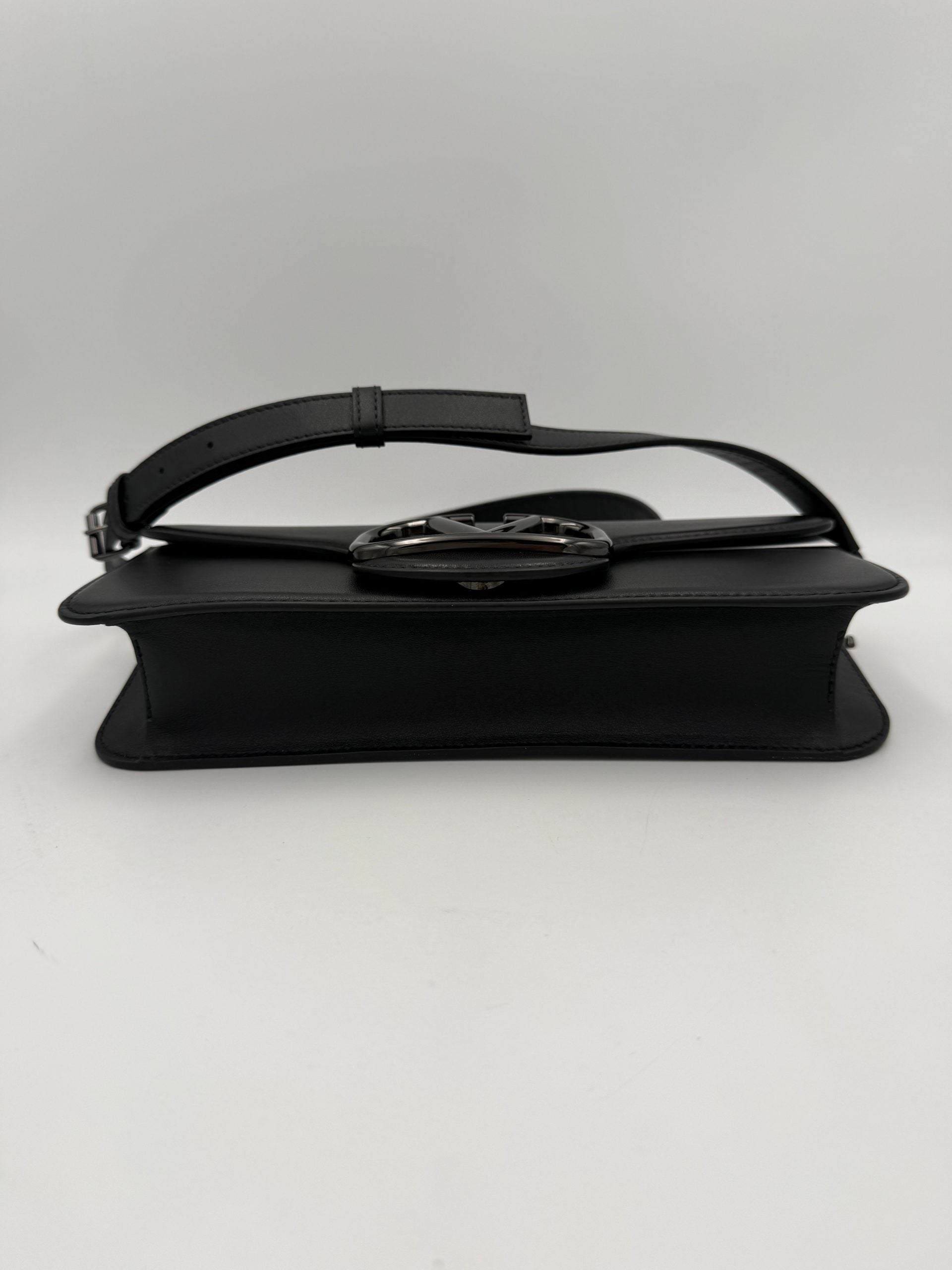 Valentino Garavani VALENTINO GARAVANI VLOGO Black Handbag Valentino Garavani