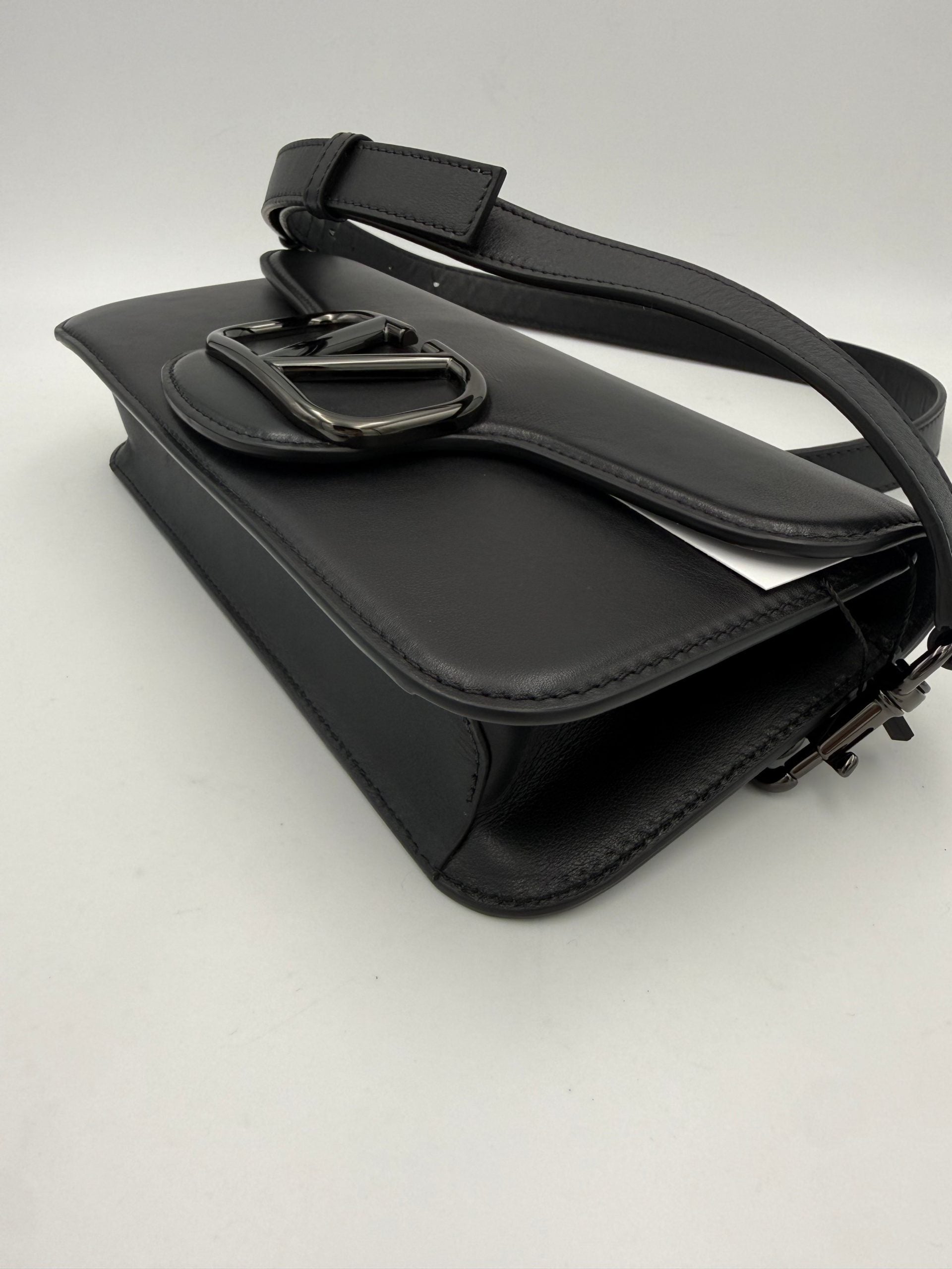 Valentino Garavani VALENTINO GARAVANI VLOGO Black Handbag Valentino Garavani