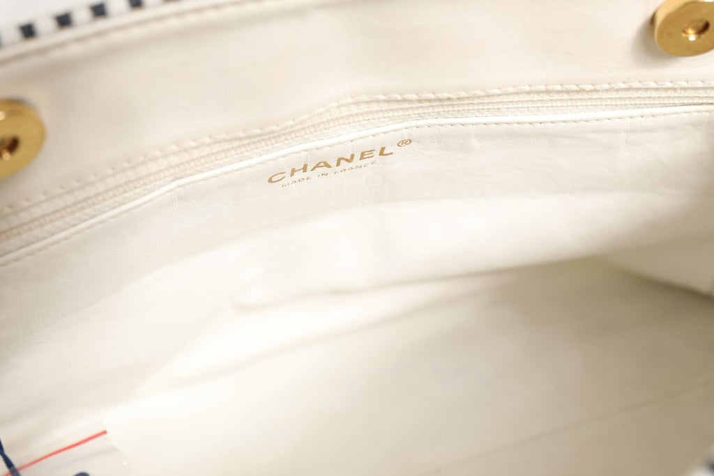 Chanel Shiny Calfskin Quilted Mini 22 White 1792563 Chanel