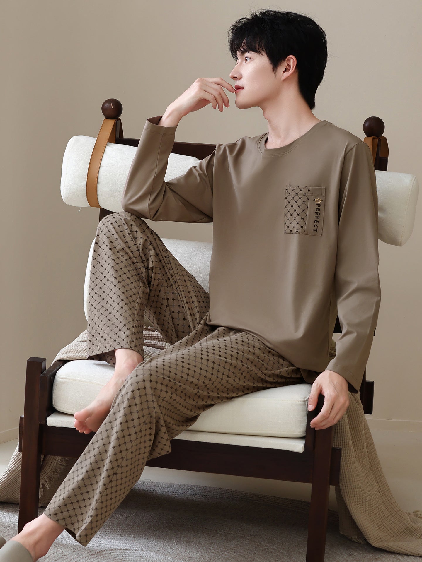 Men in pajamas can wear home clothes outside eprolo
