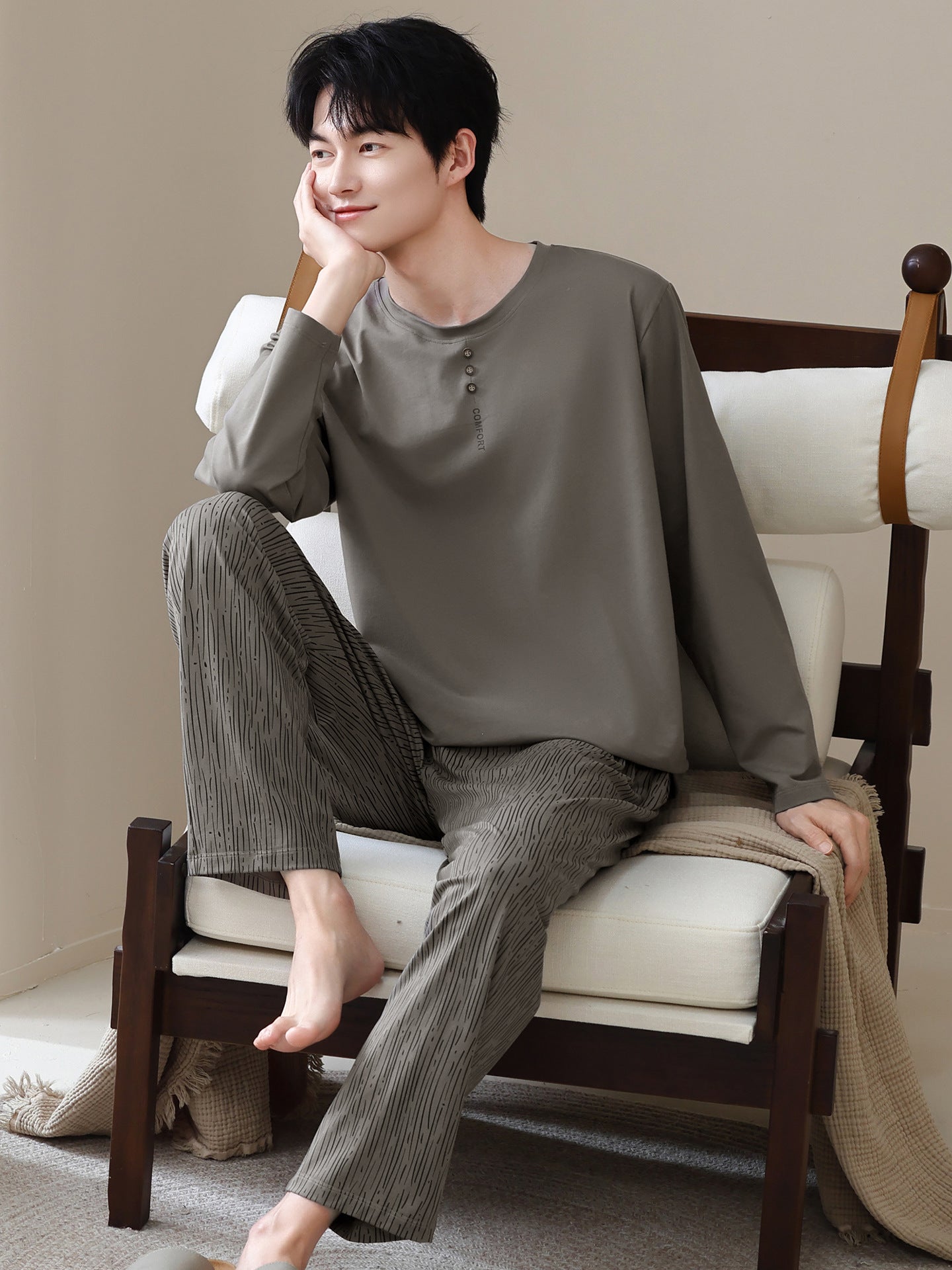 Men in pajamas can wear home clothes outside eprolo