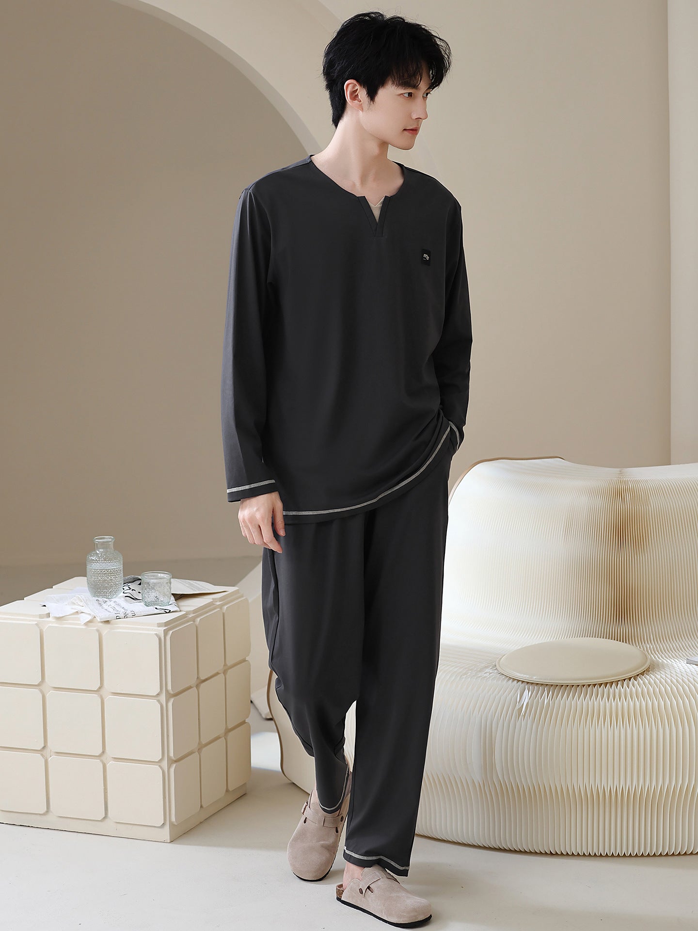 Men in pajamas can wear home clothes outside eprolo